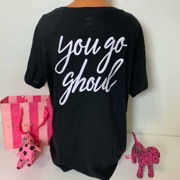 🚫SOLD🚫PINK VS VAMPIRE LIPS SHORT SLEEVE SHIRT - Picture 4 of 4